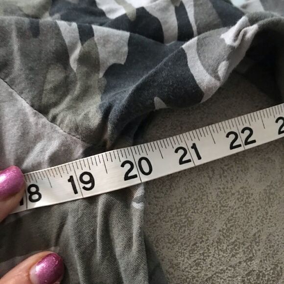 Style Envy Camouflage Green Button Up Blouse Small - Picture 10 of 16